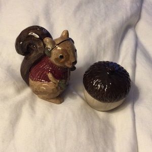 Squirrel and acorn salt and pepper shaker set